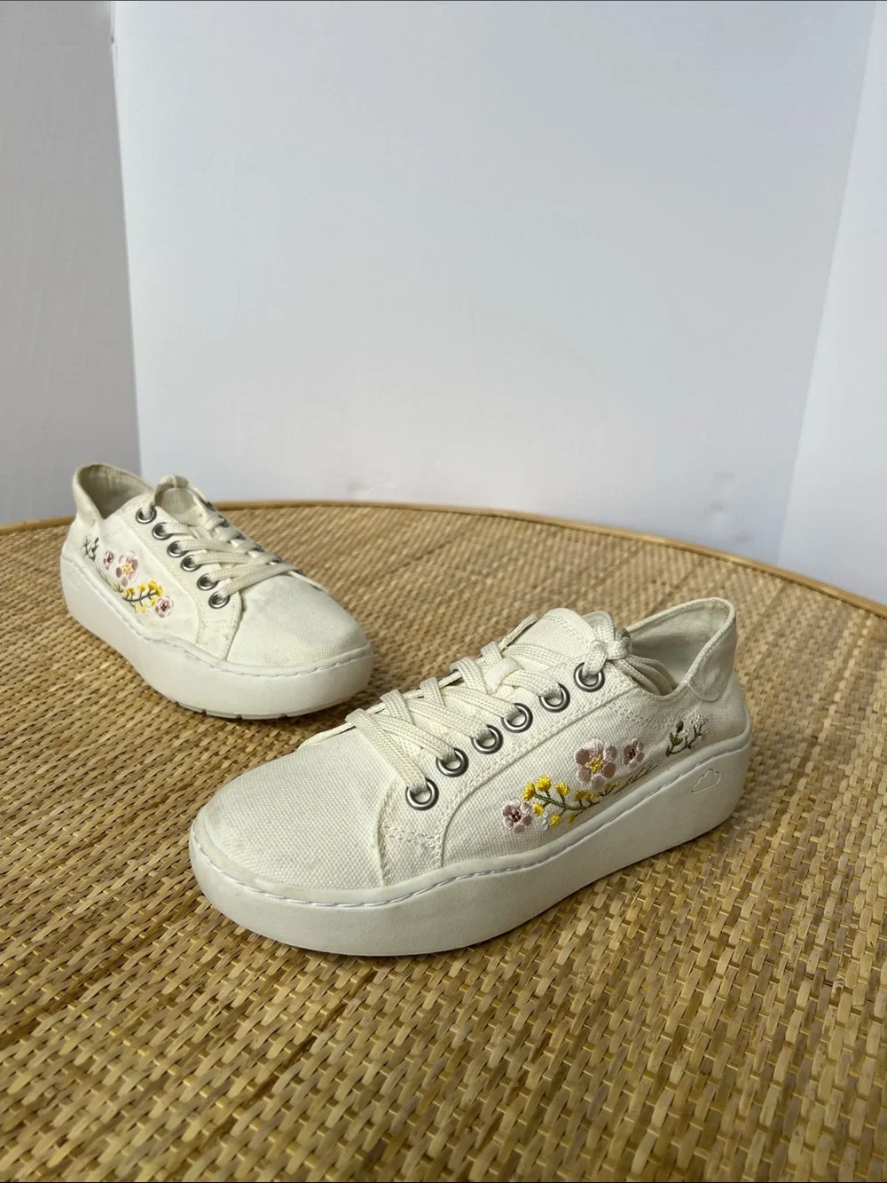 Project Cloud Bossy Ivory Floral Embroidered platform sneakers Lt Pink Yellow 6